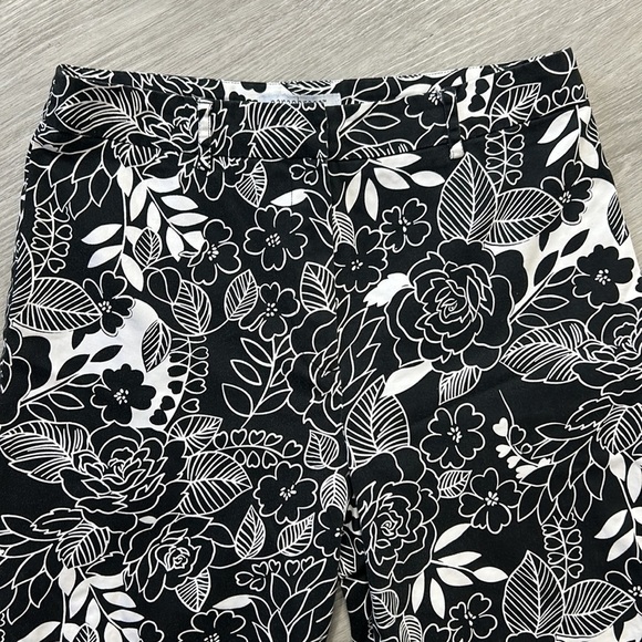 Paraphrase • floral printed cropped pants - Picture 3 of 10